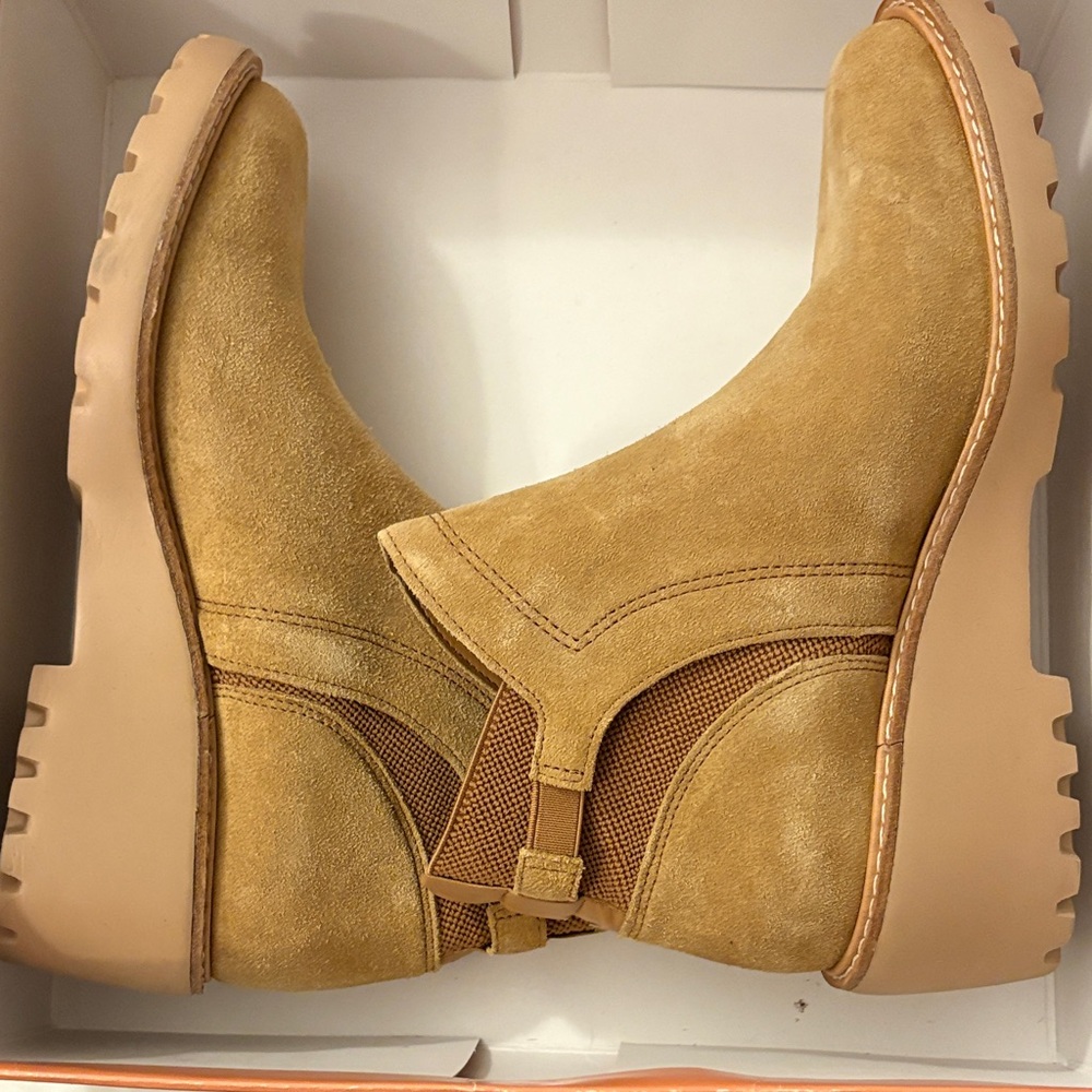 GB Women’s Tan Suede  Boots